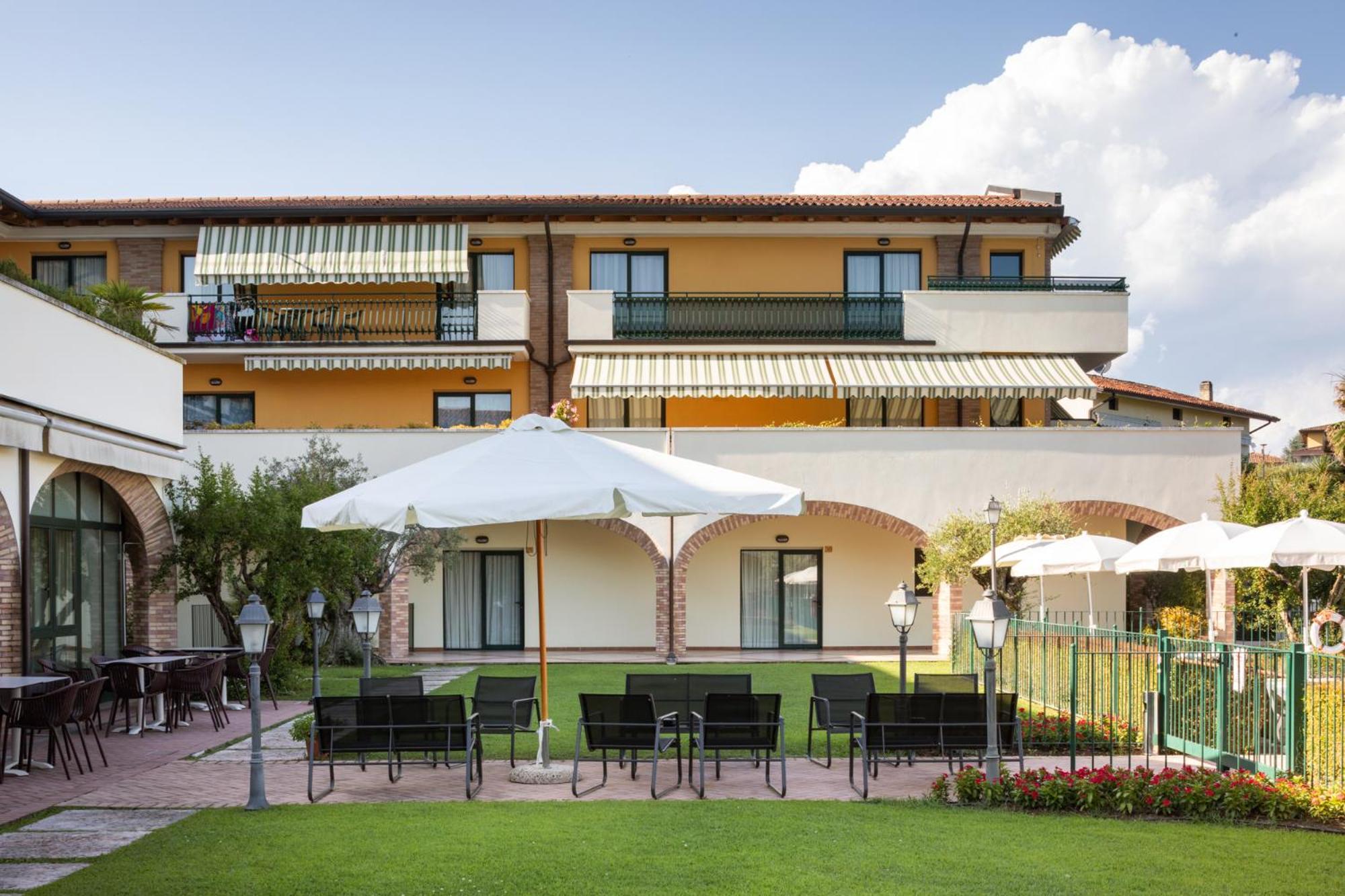 Le Terrazze Sul Lago Hotel & Residence Padenghe sul Garda Bagian luar foto