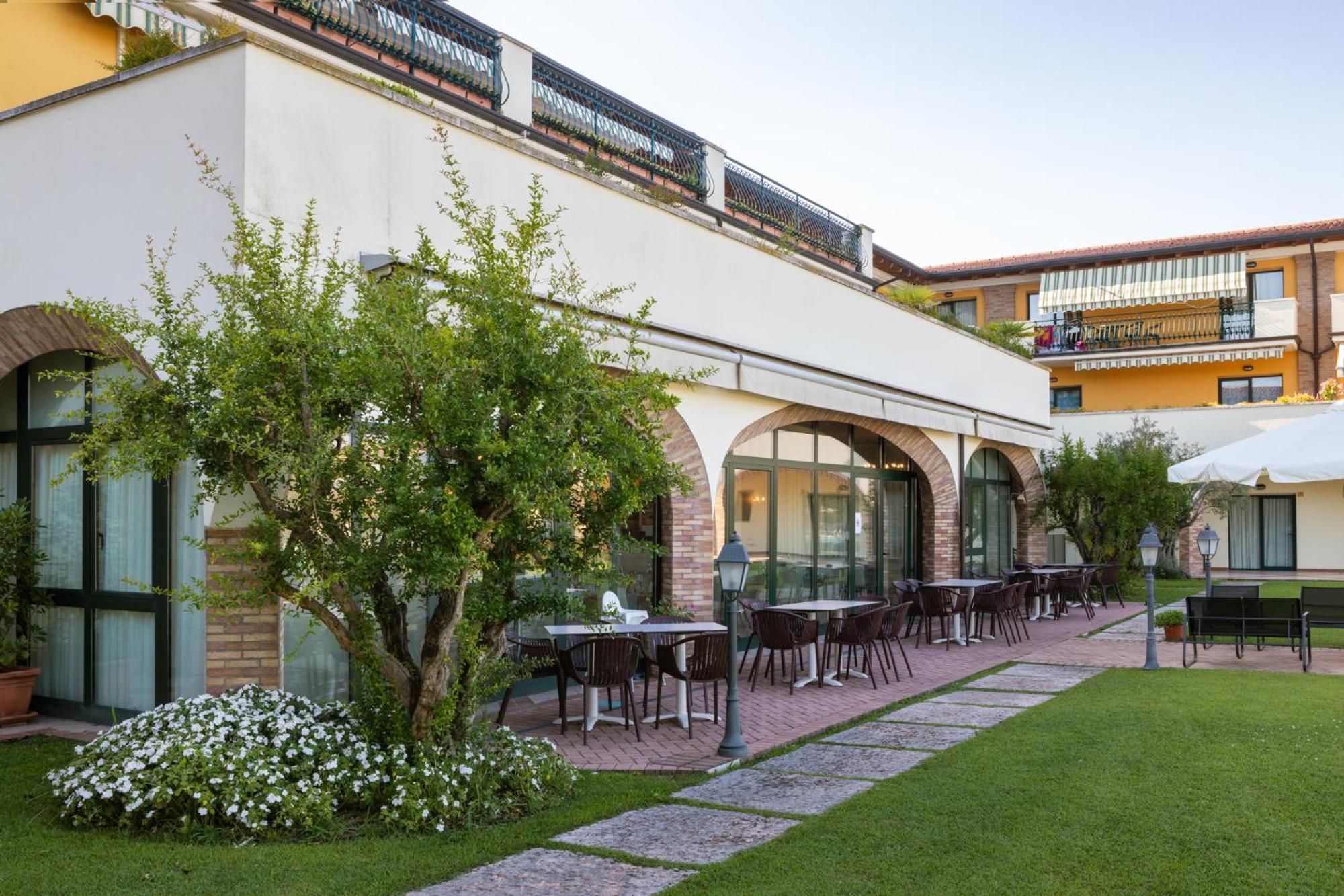 Le Terrazze Sul Lago Hotel & Residence Padenghe sul Garda Bagian luar foto