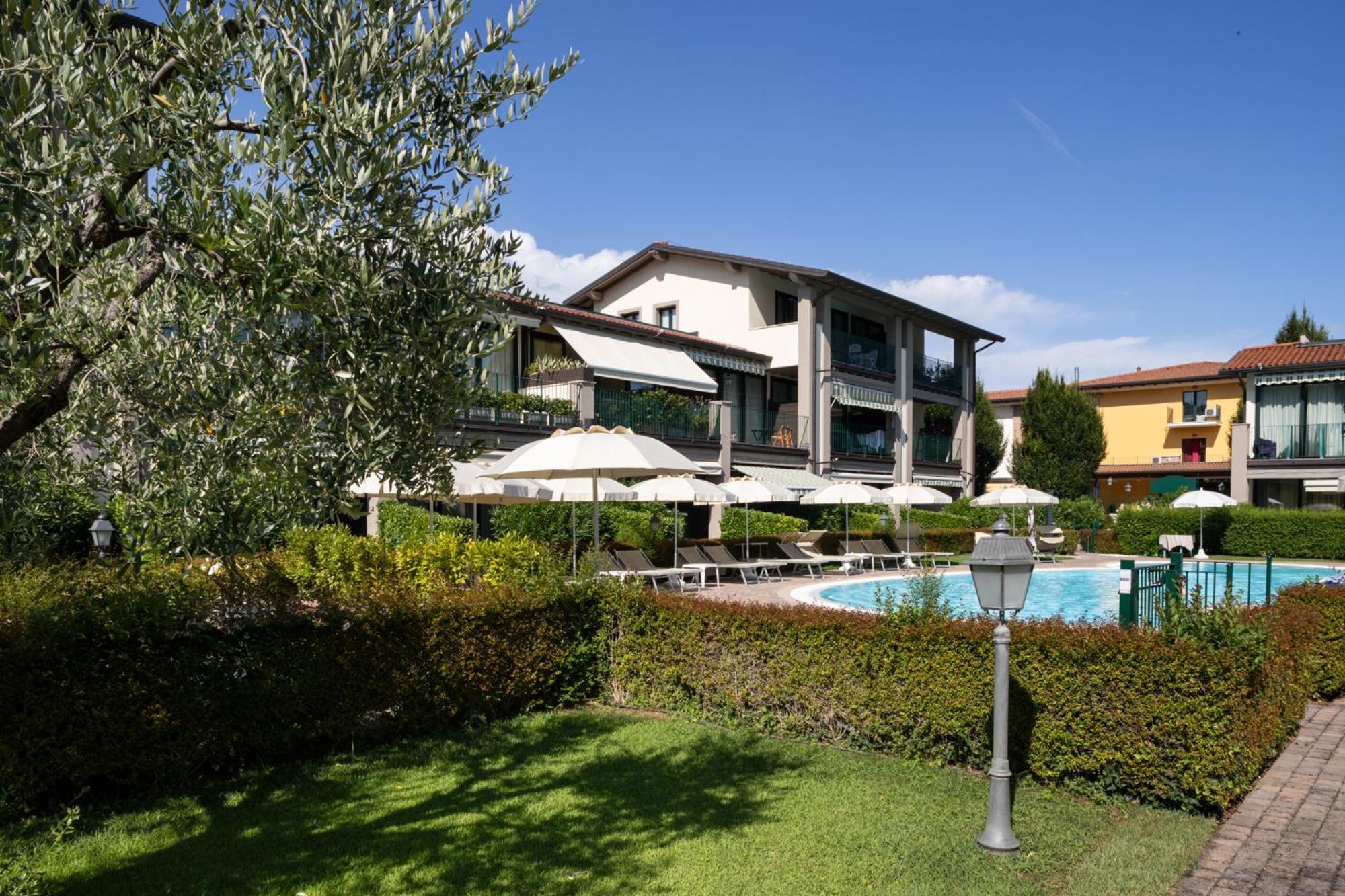 Le Terrazze Sul Lago Hotel & Residence Padenghe sul Garda Bagian luar foto
