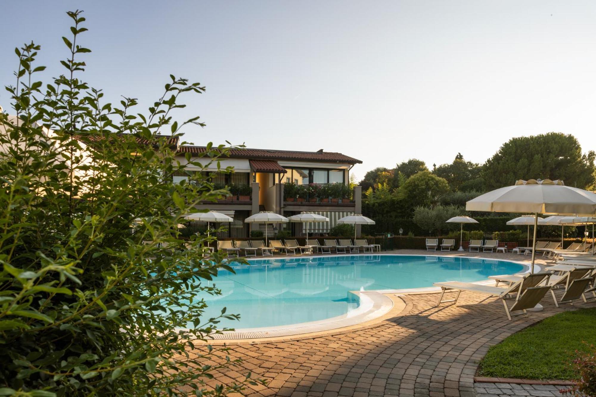 Le Terrazze Sul Lago Hotel & Residence Padenghe sul Garda Bagian luar foto