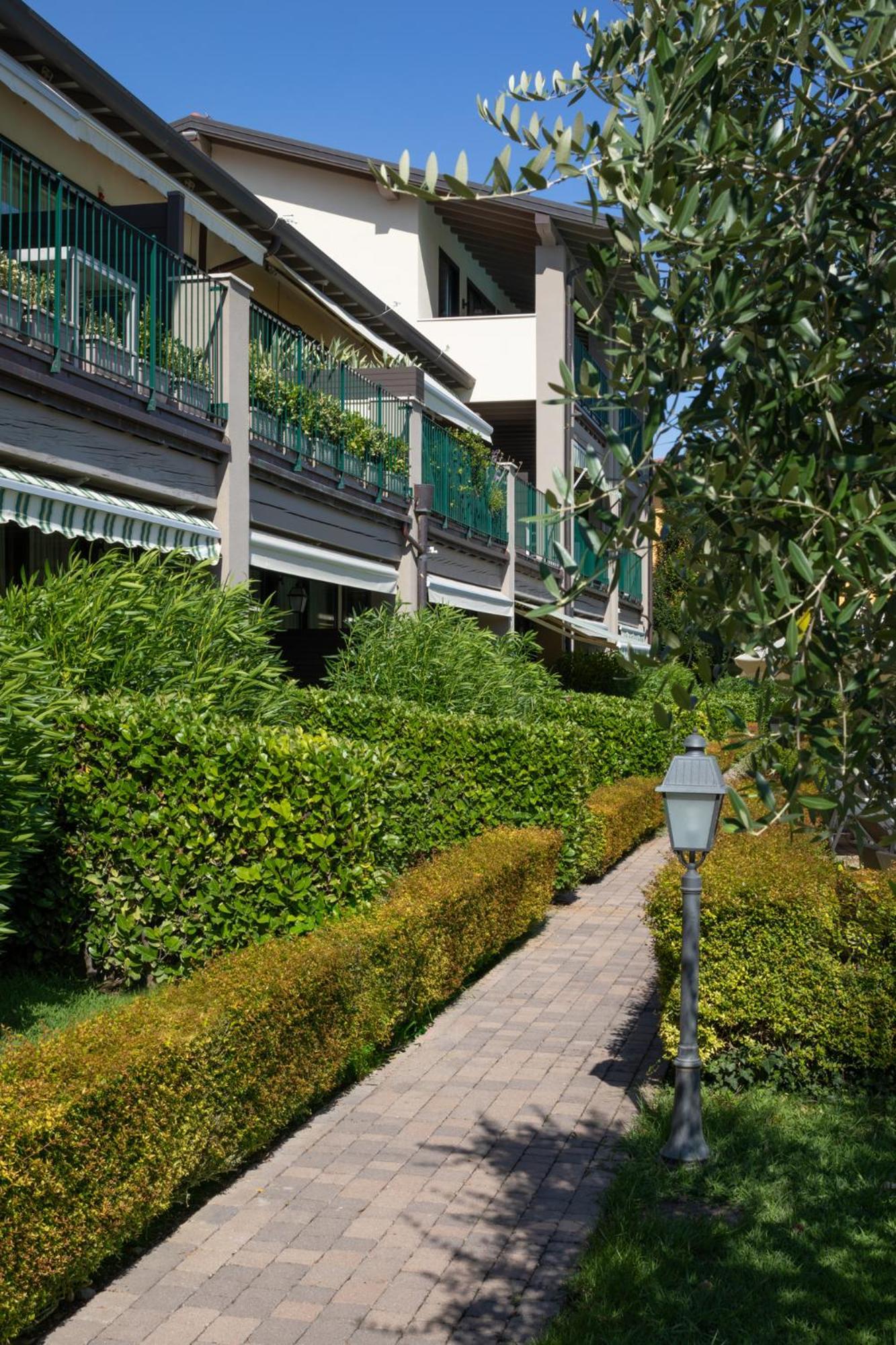 Le Terrazze Sul Lago Hotel & Residence Padenghe sul Garda Bagian luar foto