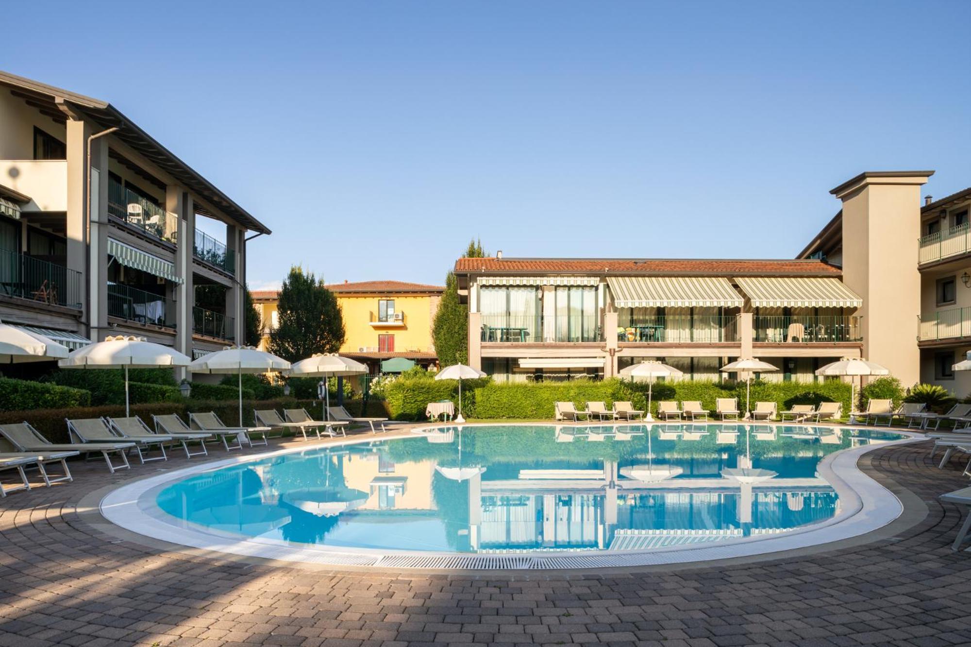 Le Terrazze Sul Lago Hotel & Residence Padenghe sul Garda Bagian luar foto