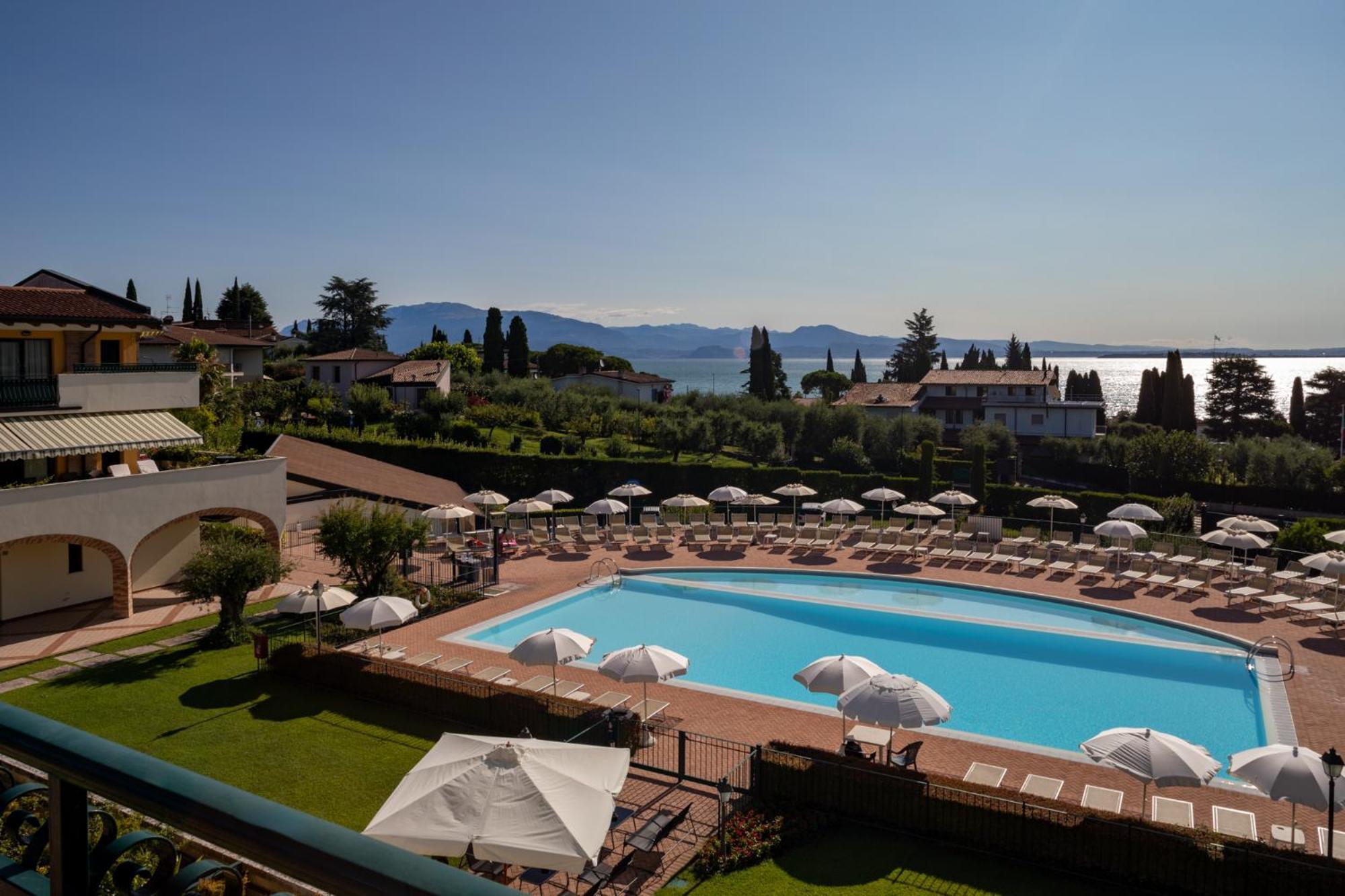 Le Terrazze Sul Lago Hotel & Residence Padenghe sul Garda Bagian luar foto
