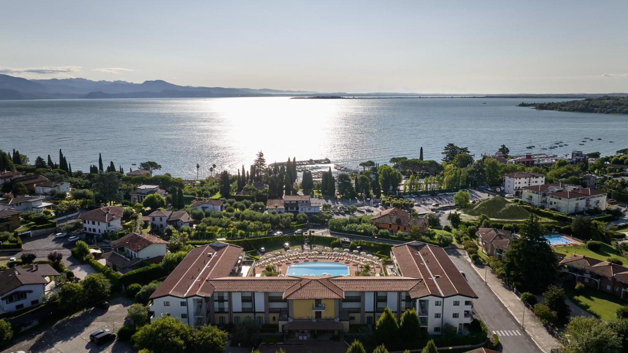 Le Terrazze Sul Lago Hotel & Residence Padenghe sul Garda Bagian luar foto