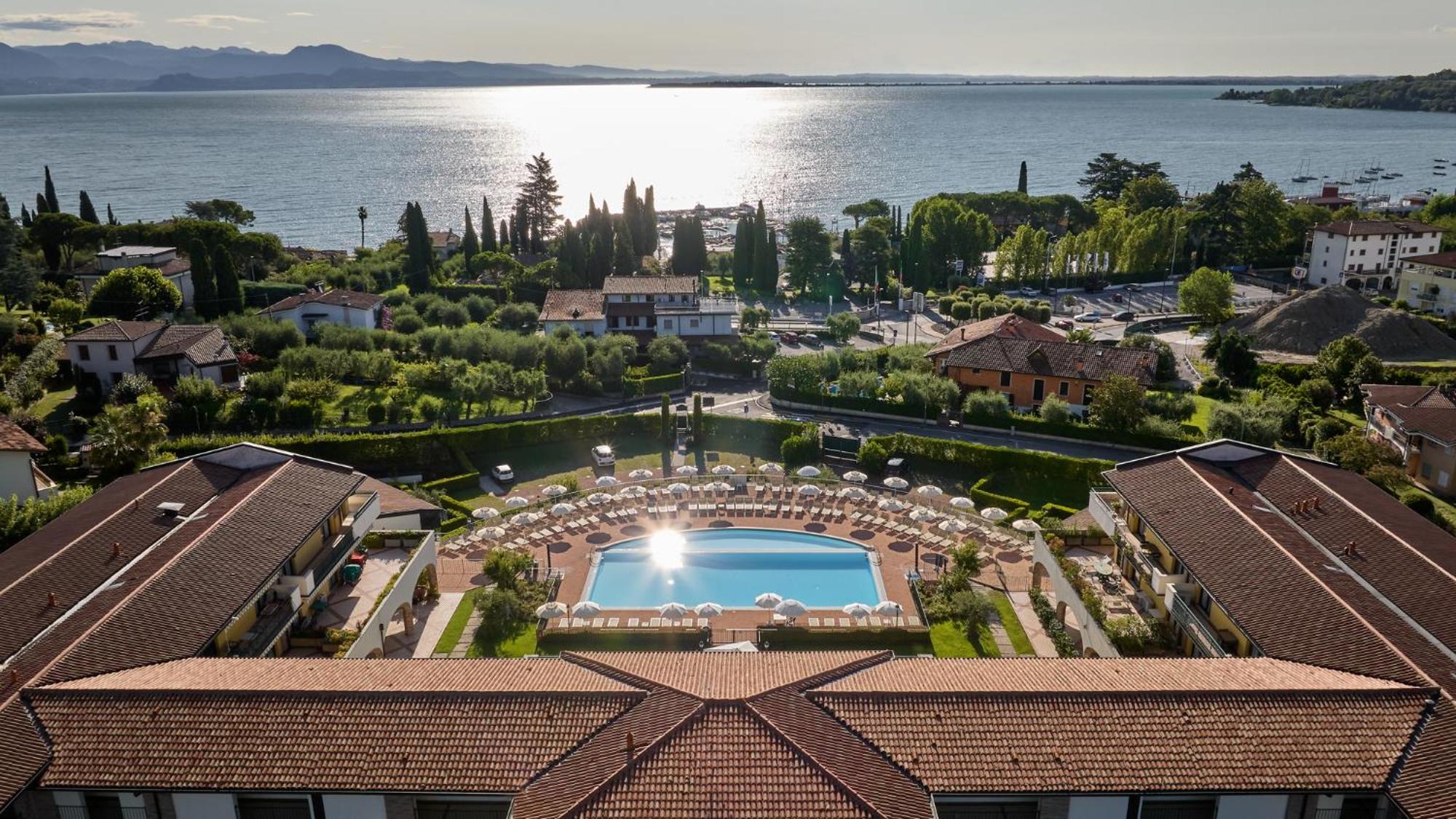 Le Terrazze Sul Lago Hotel & Residence Padenghe sul Garda Bagian luar foto